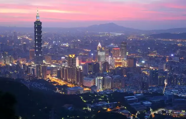 Day 14: Fly Taipei to the UK