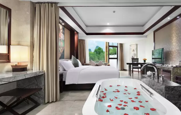 Yangshuo Riverside Resort Hotel 