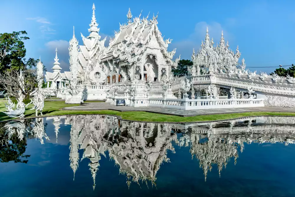 Day 9: The White Temple & Hmong Hilltribe Lodge