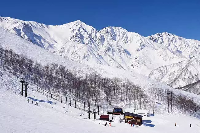 Set in the Japanese Alps, Hakuba is an excellent and easily accessible ski resort with some great après options!