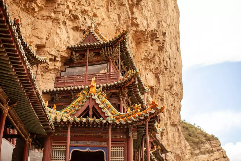 <p>
	Discover the cultural wonders of Datong, home to the ancient Yungang Grottoes and the remarkable Hanging Monastery clinging to cliff faces.</p>