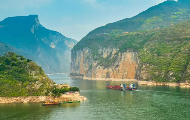 Days 5-7: Yangtze River Cruise