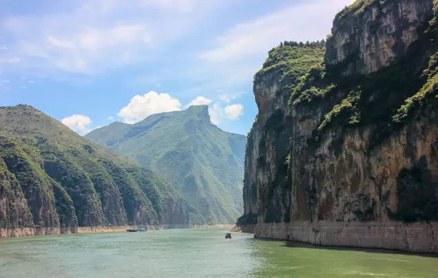 Days 10-12: Yangtze River Cruise